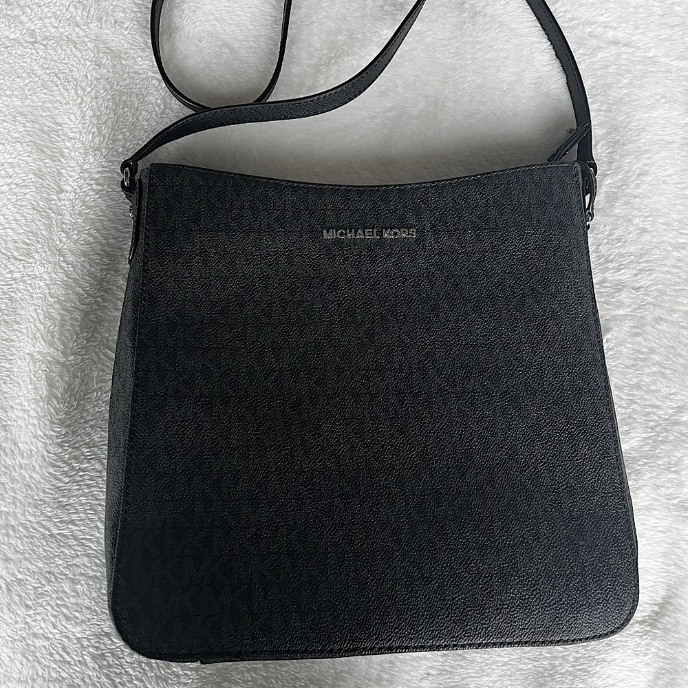 Black Michael Kors crossbody bags
